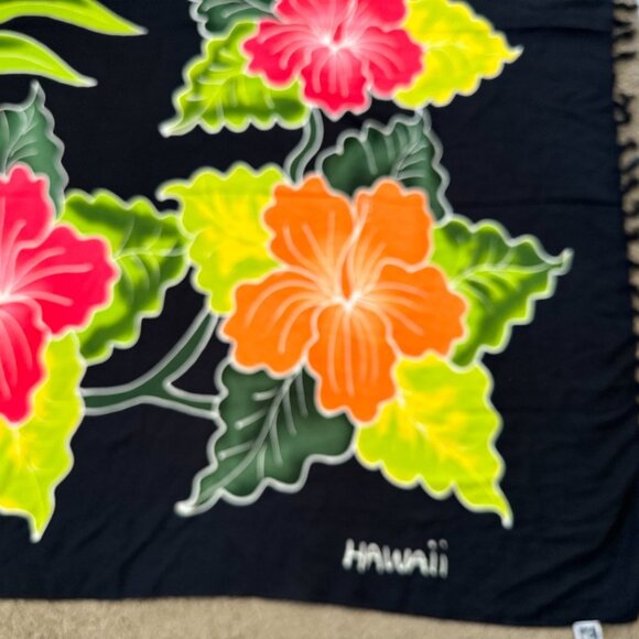 Hawaiian Sarong - Picture 3 of 10